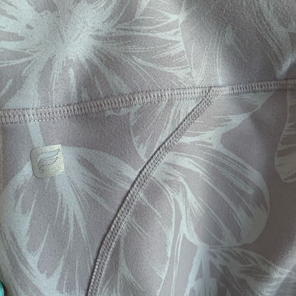 Fabletics Abstract Floral Active Pants Gray Light Purple Medium Athleisure  M - Picture 3 of 7